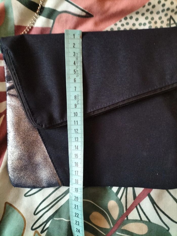 Pochette avec lanière chaînette - photo numéro 6