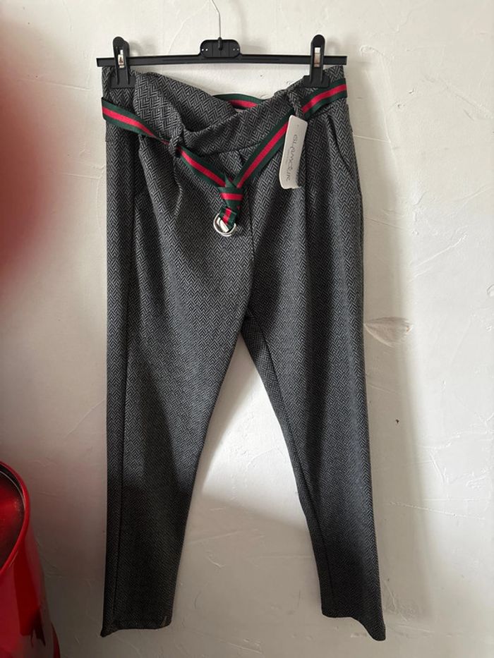 Pantalon tailleur 550