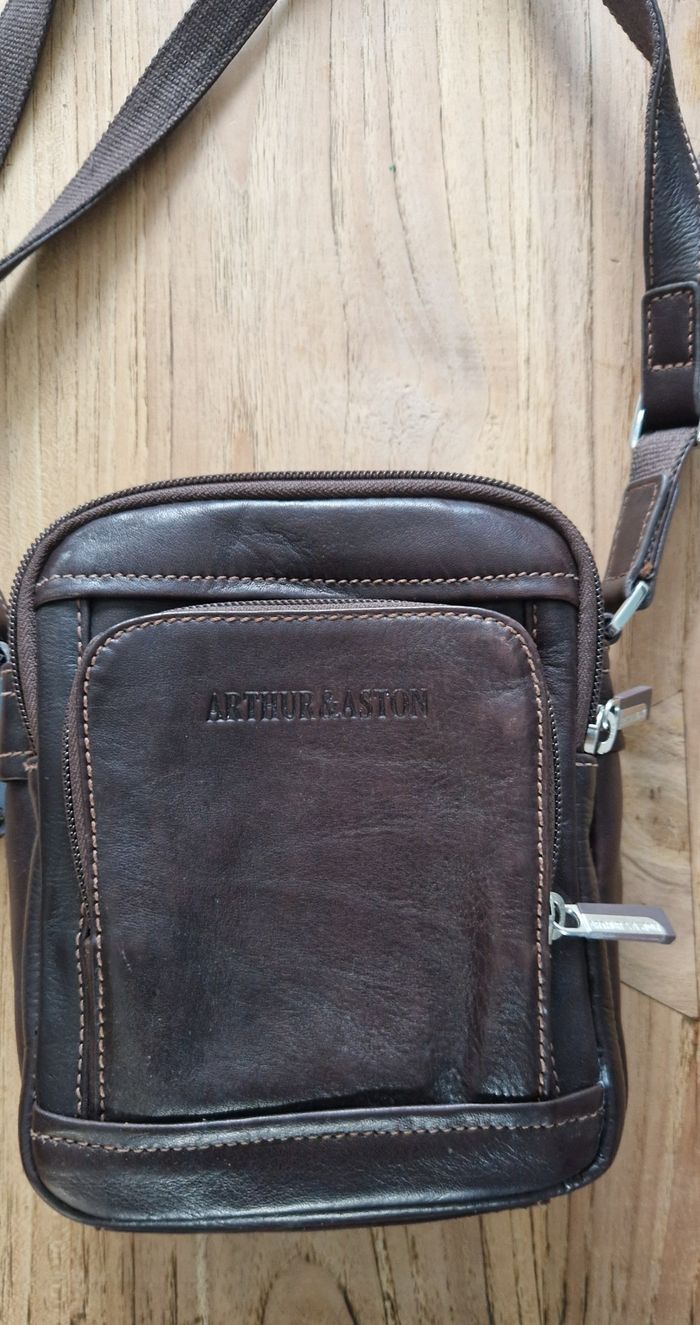 Sacoche homme neuve avec étiquette Arthur &Aston - photo numéro 2