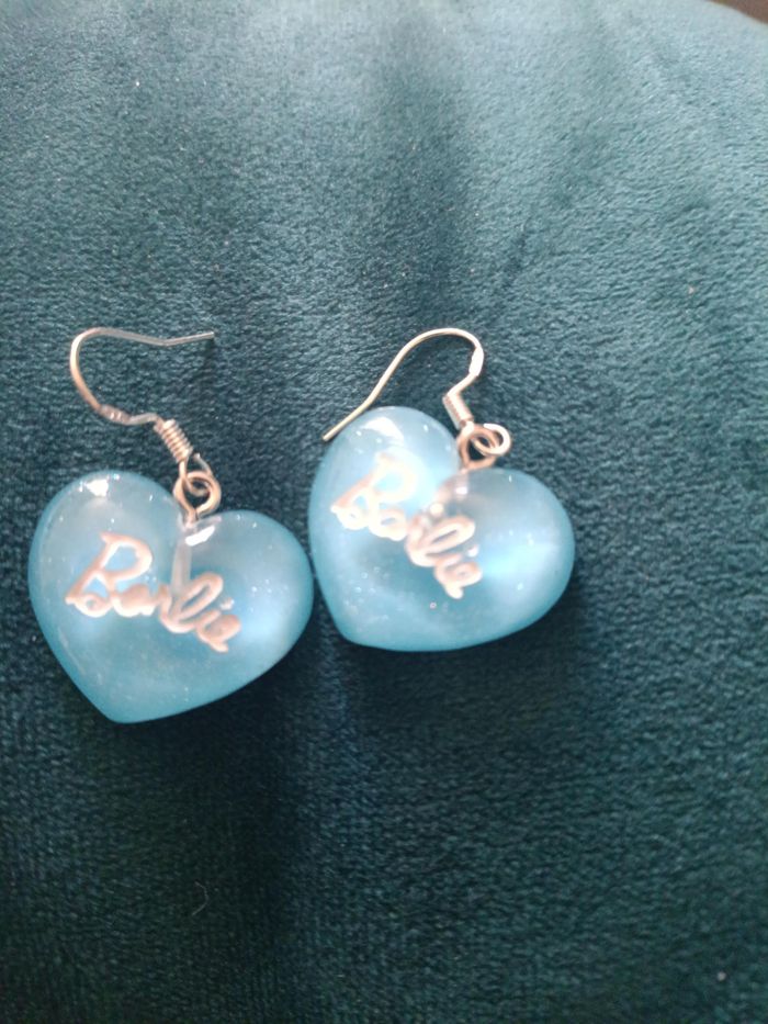 💖 Lot de 4 paires de boucles d’oreilles cœur Barbie – Résine style girly Neuf sans étiquette - photo numéro 5