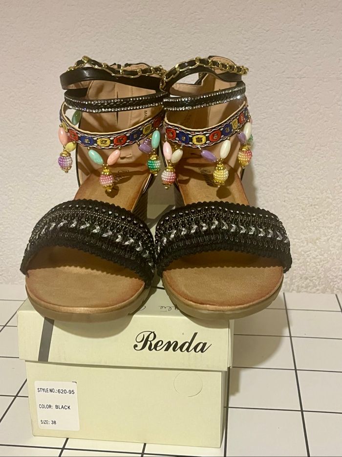 Sandales avec perles - photo numéro 2