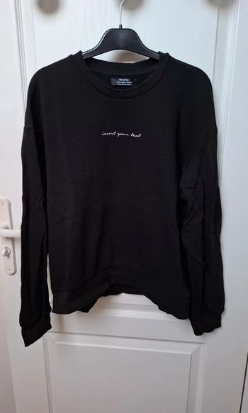 Pull/sweat bershka taille M couleur noir