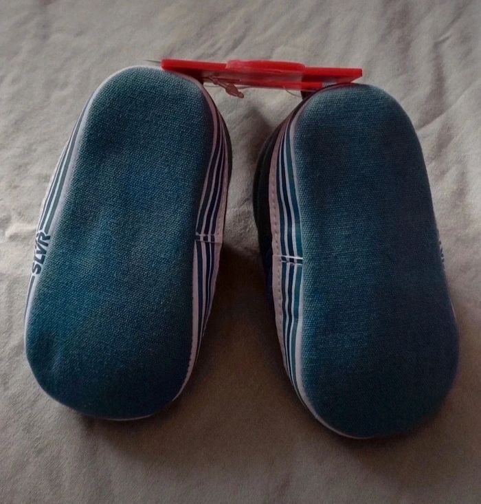 Baskets chaussons Quiksilver neuves 6/12 mois - photo numéro 5