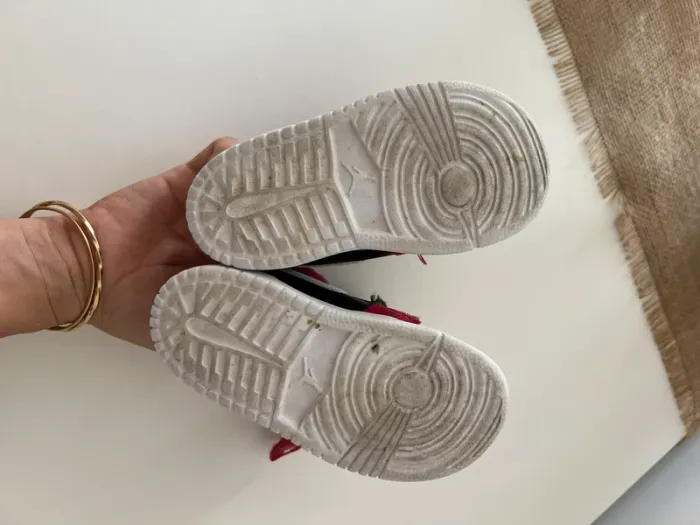 Baskets Jordan montantes rouge taille 25 - photo numéro 4