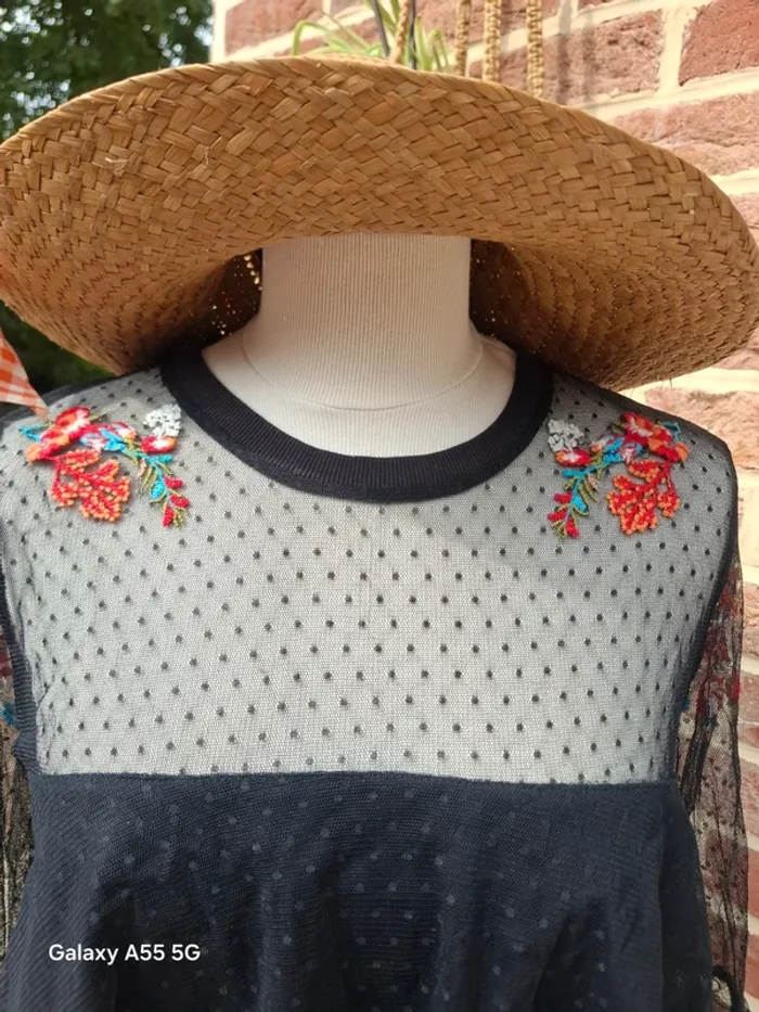 Haut broderie florale Bershka - photo numéro 2
