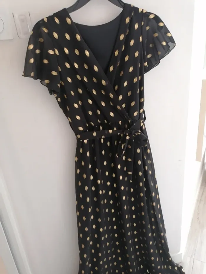 Robe longue noire à motifs doré, neuve - Taille unique