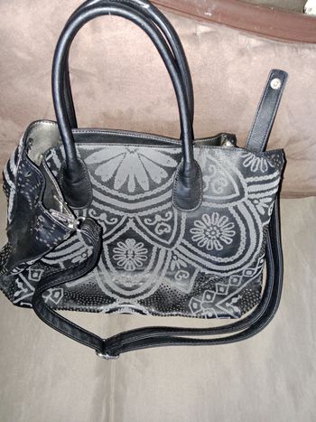 sac a main de marque desigual couleur noir 