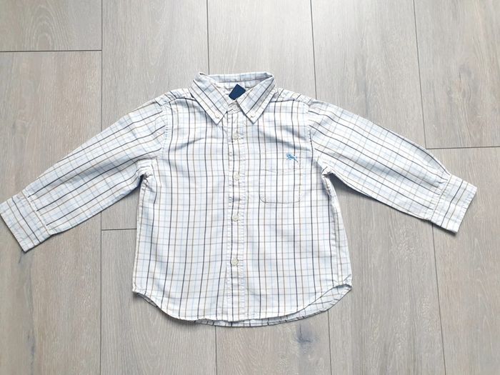 Tres belle chemise blanche a rayures.  Garçon 3 ans  Marque H&M