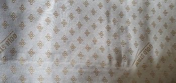 Tissu beige et doré pour ameublement