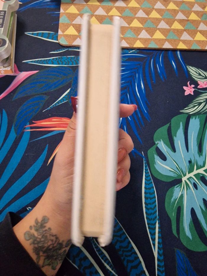 Livre à pages cartonnées "Les habits" - photo numéro 3