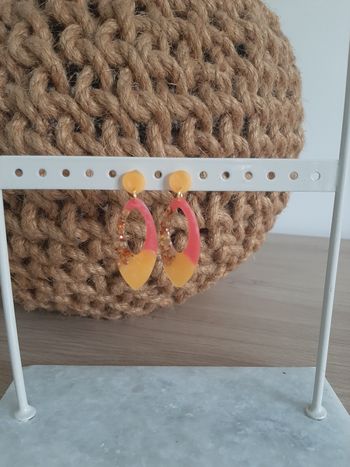 Boucles d'oreilles pendante résine 