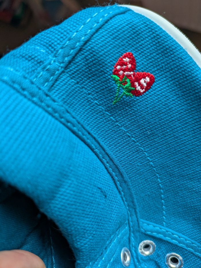 Tennis bleu turquoise neuve thème fraise - photo numéro 5