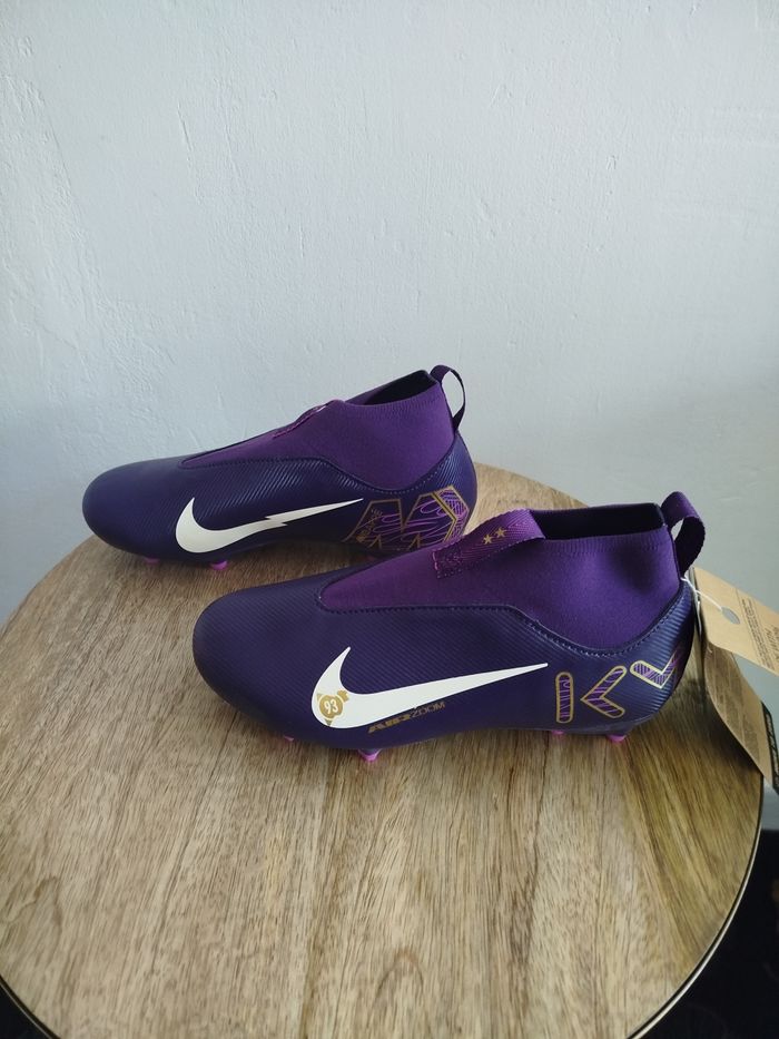 Crampons Nike T 35,5 - photo numéro 3