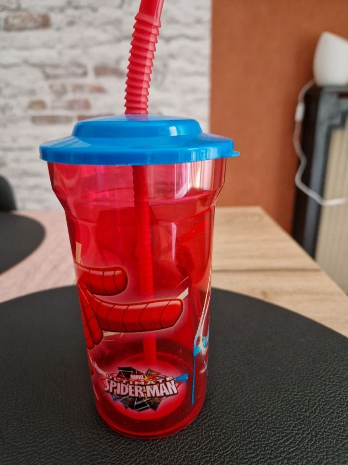 Gobelet imprimé Spider-Man avec paille - photo numéro 2