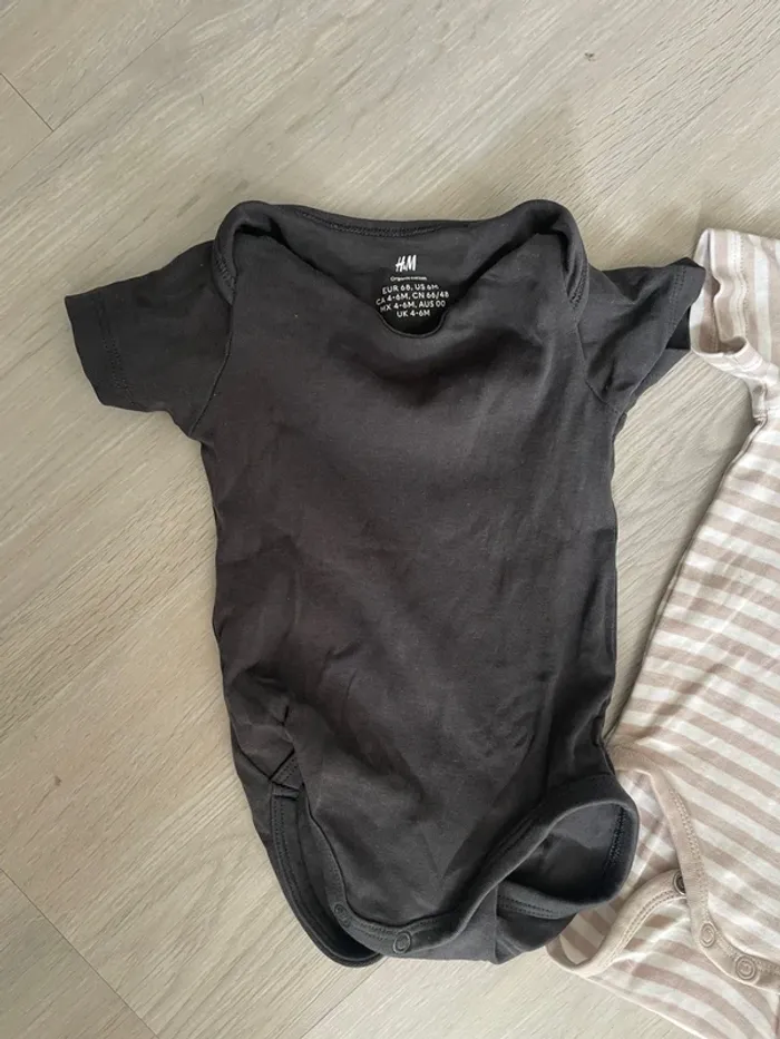 Lot 2 bodys H&M - photo numéro 2