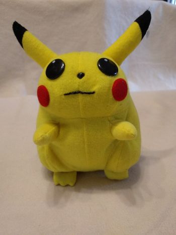 Peluche Pokémon Pikachu 