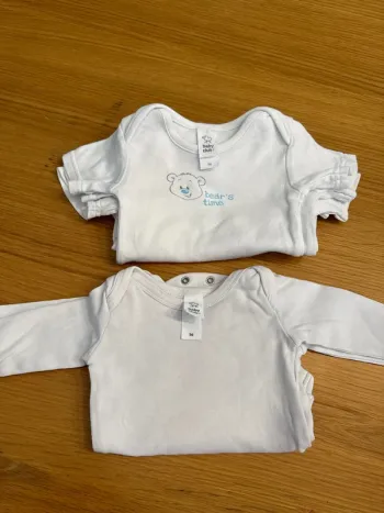 Lot de 6 bodies Baby club