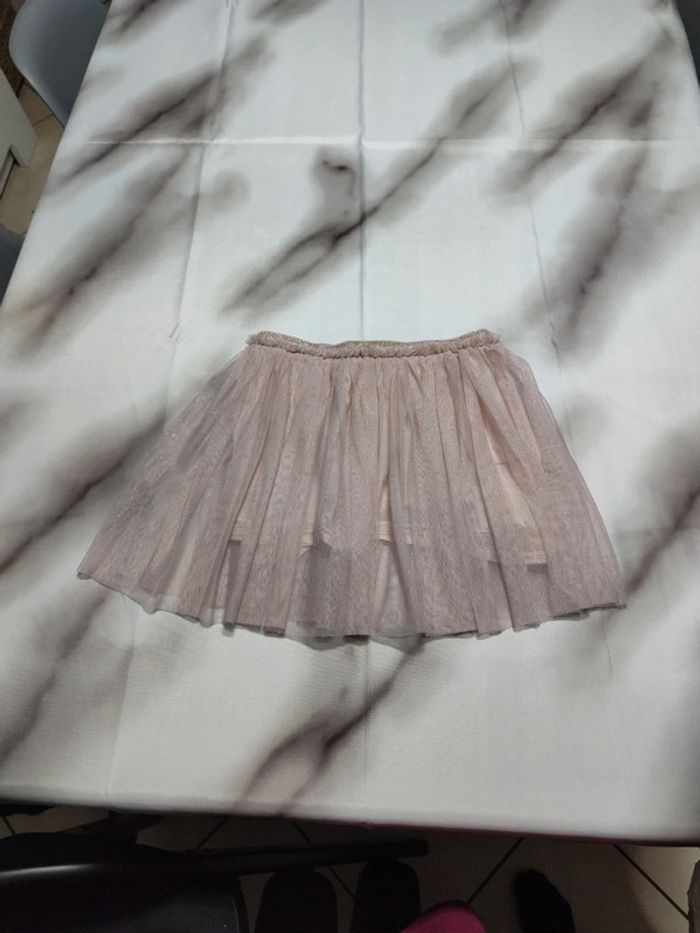 Jupe étiquette 4 ans mais taille 6 ans