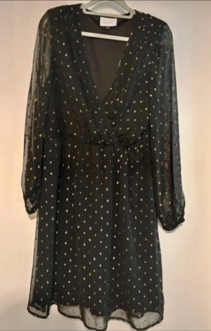 Robe noire élégante à détails dorés La City taille 38 - photo numéro 2