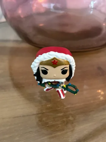 Figurine mini funko pop DC Comics Wonder Woman Noël