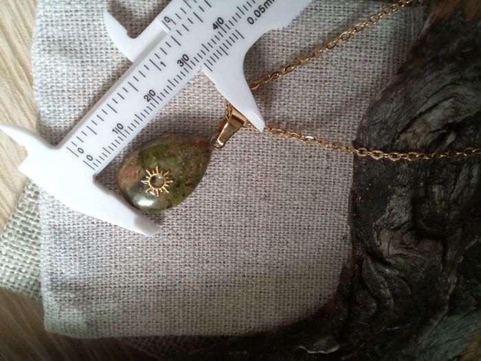 Collier pendentif en pierre d'unakite naturelle réversible - photo numéro 3