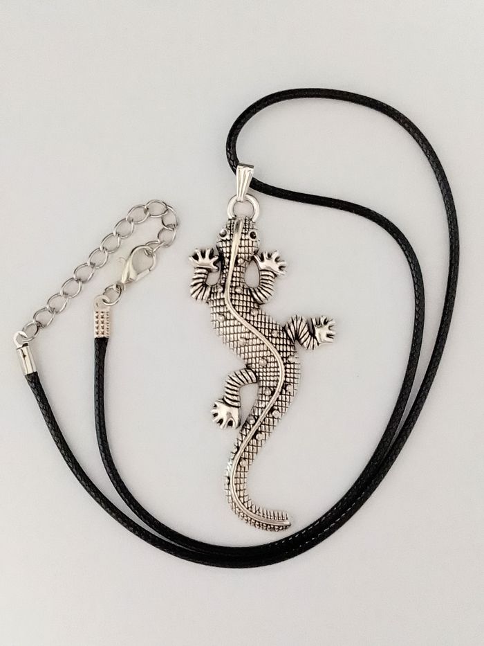 Collier corde de cire + pendentif lézard - photo numéro 2