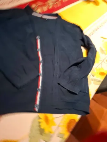 Magnifique gilet garçon a boutons 8ans