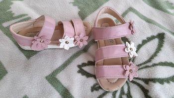 Sandalettes fleurs 26