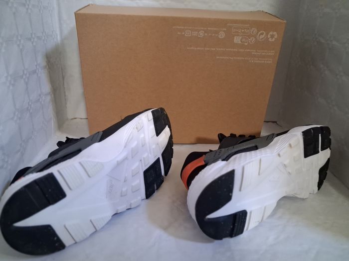Baskets Nike huarache taille 38.5 - photo numéro 4