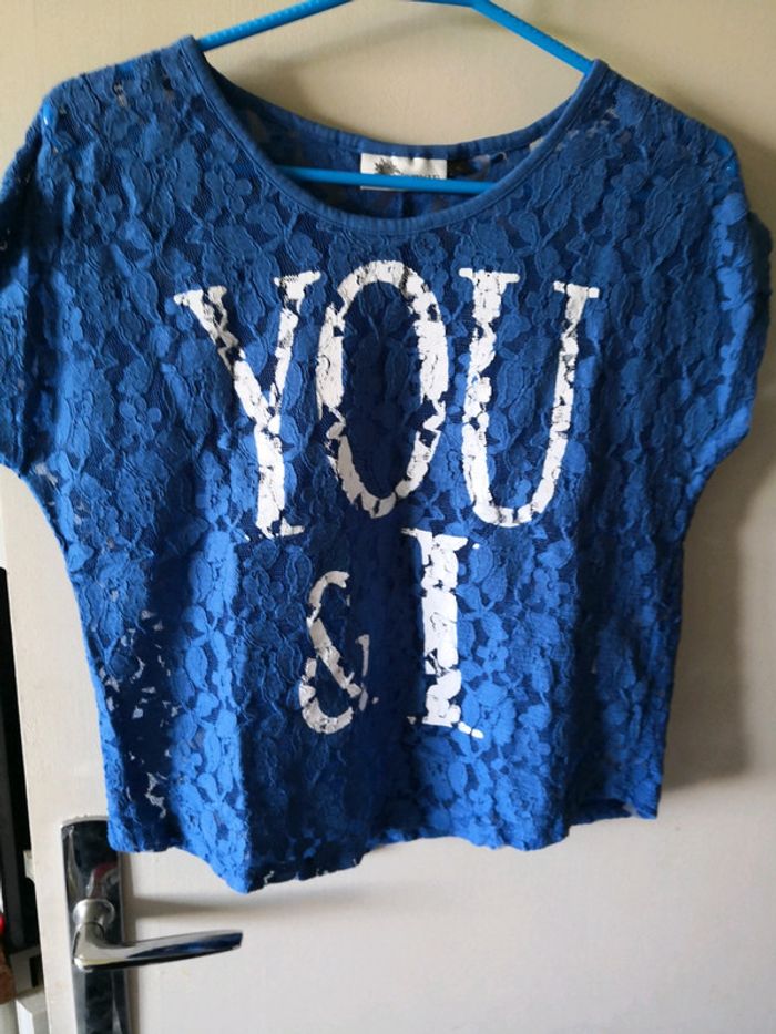 Haut en dentelle bleu