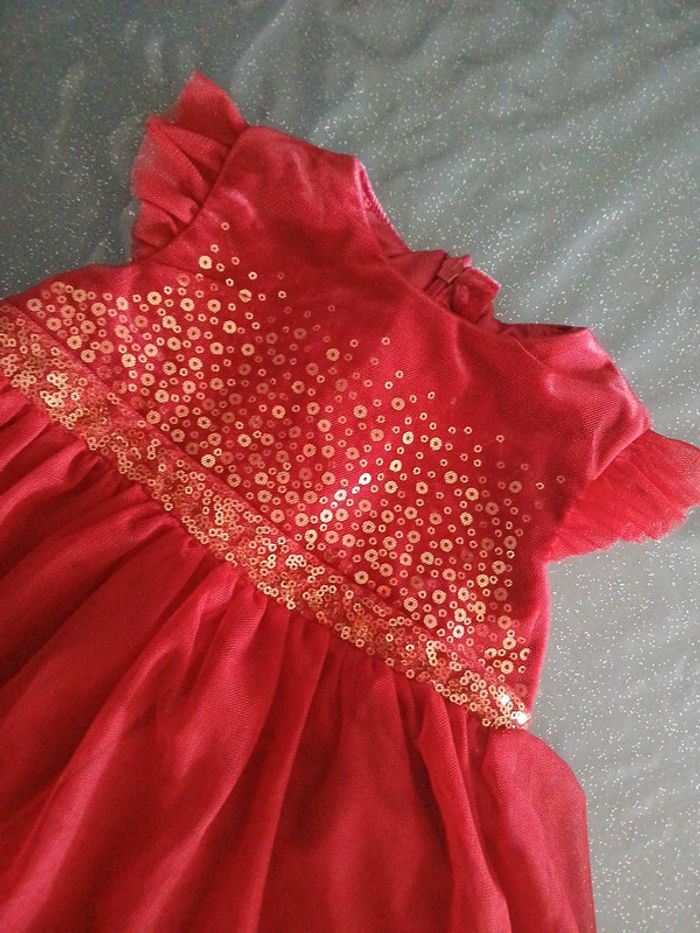 Robe rouge à strass - photo numéro 2
