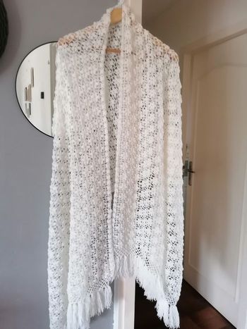  ⚠️C'est réservé Châle ou grande écharpe vintage crocheté mains
