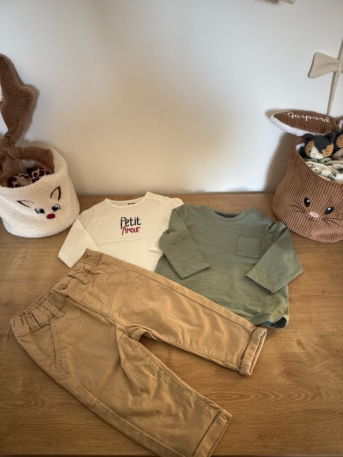 Ensemble 3 pièces t-shirts x2 Kiabi + pantalon chino Kiabi - 9 mois