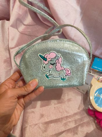 Sac à main licorne argenté neuf.