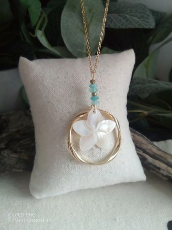 Collier fleur de nacre et pierres amazonite