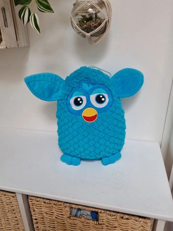 Range pyjama Furby bleu