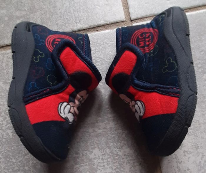 Chausson mickey taille 20 - photo numéro 2