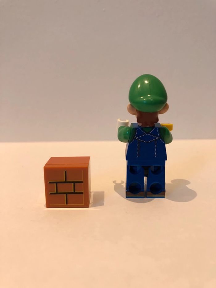 Figurine type lego Luigi. Super Mario - photo numéro 3