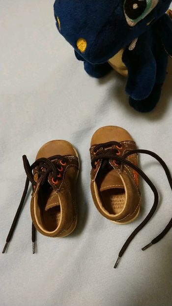 Chaussures à lacets garçon pointure 17 en très bon état