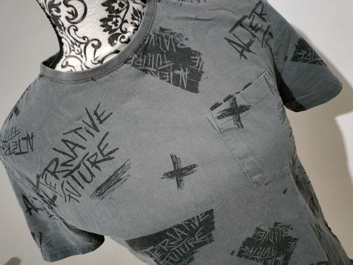 T-shirt manches courtes grunge Kiabi T.S ou 16 ans - photo numéro 3