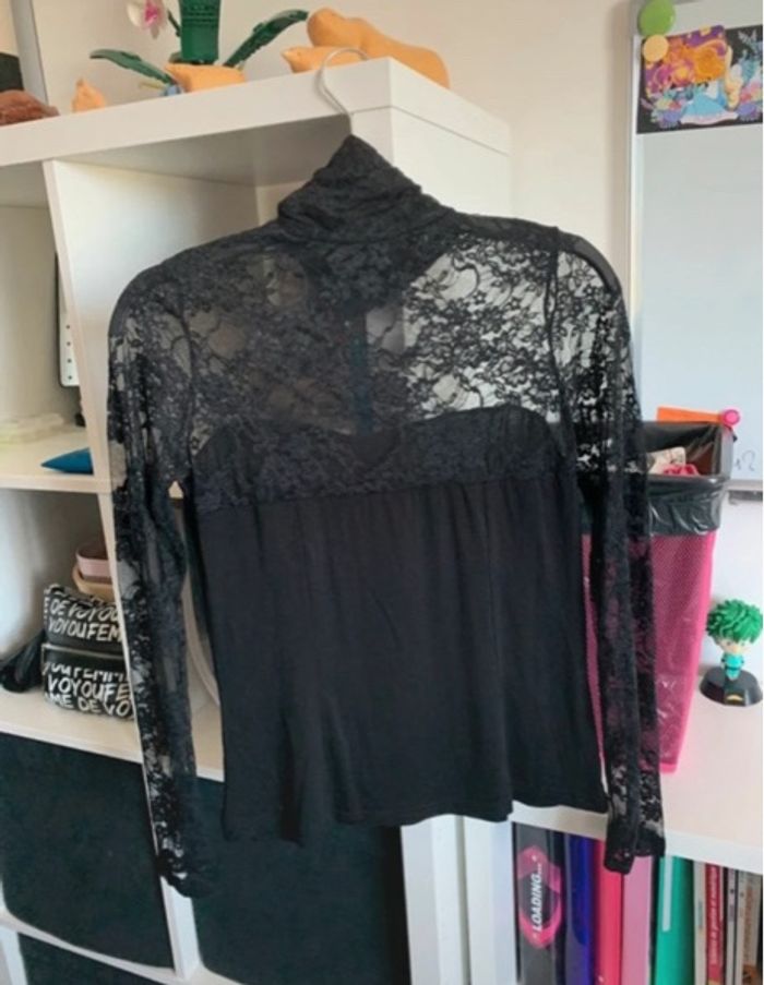 Haut noir à dentelle - photo numéro 2