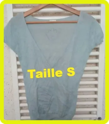 Pull  fin  bleu  clair manche  courte style  cache  coeur Ladysoul  Taille S  Taille