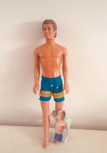 Ken cheveux changent de couleur surfeur nageur