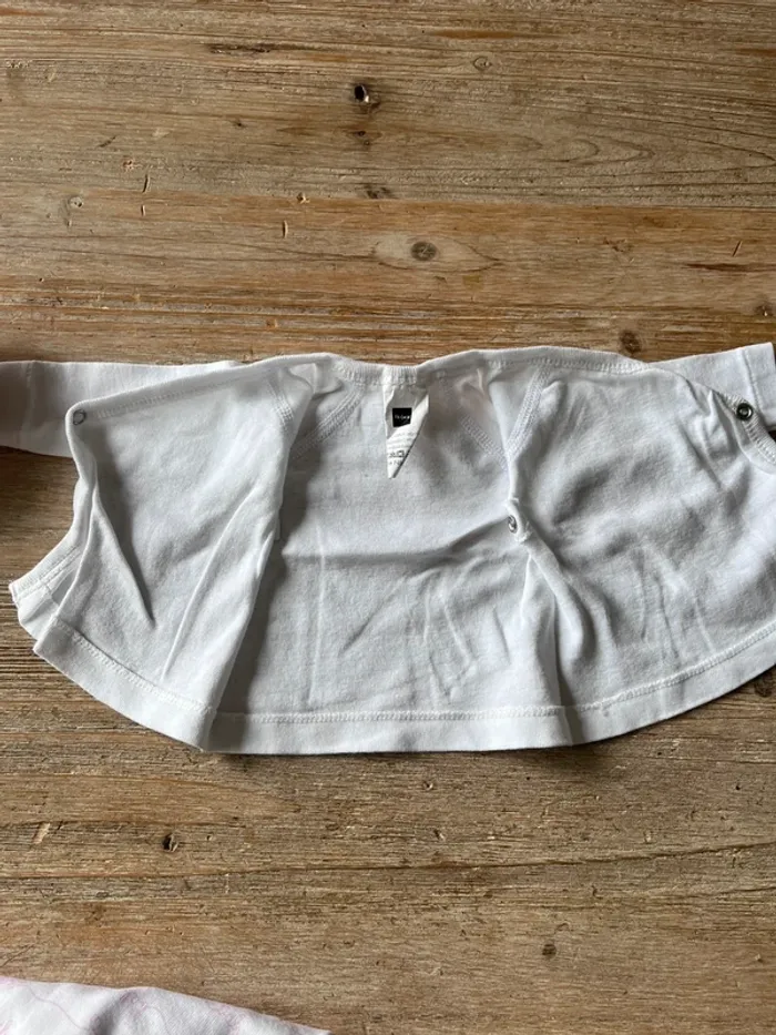 Lot naissance 2 brassières et 1 body - photo numéro 4