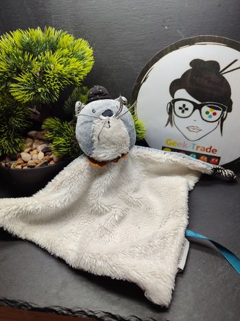 doudou chat moustache moulin roty gris blanc fourrure triangle bandana fernand