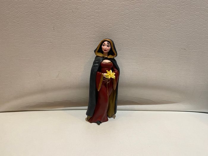 Figurine mere gothel raiponce