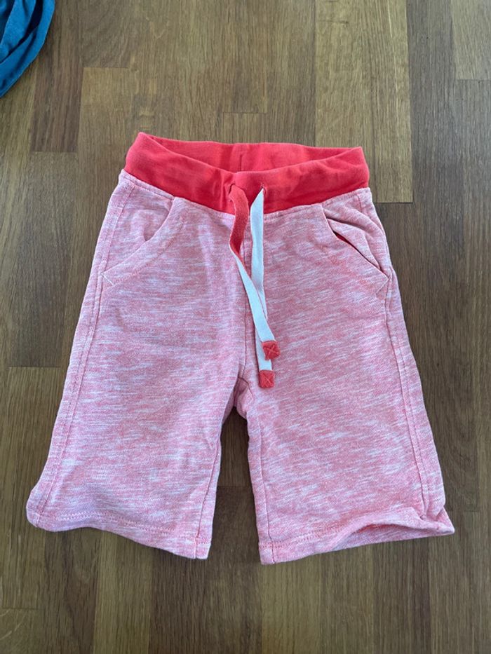 Short 3 ans
