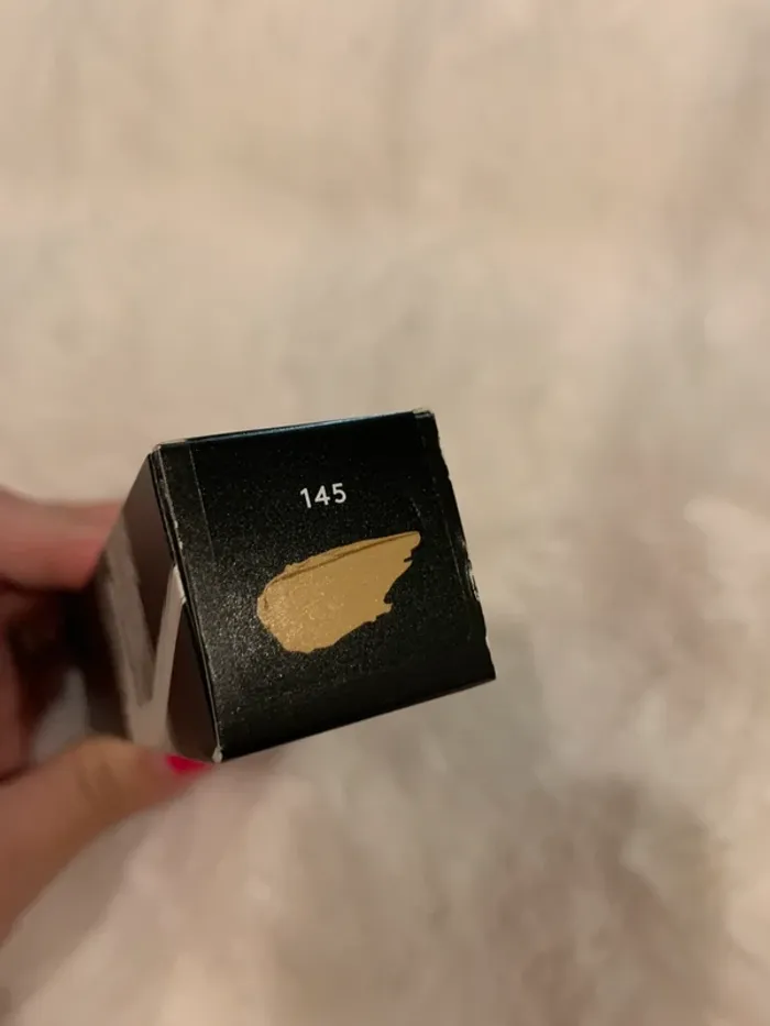 Fond de teint Fenty Beauty teinte 145 - photo numéro 4
