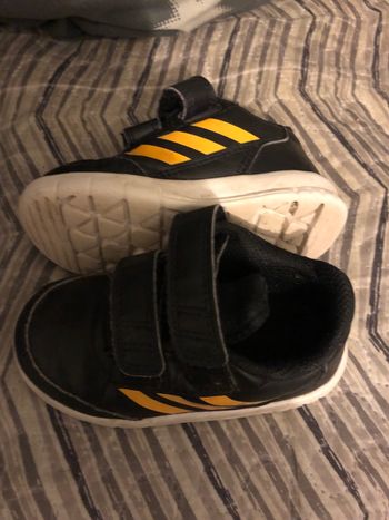 Basket adidas taille 21 en tres Bon état 