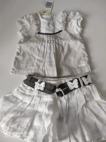 ensemble chicco 6mois neuf